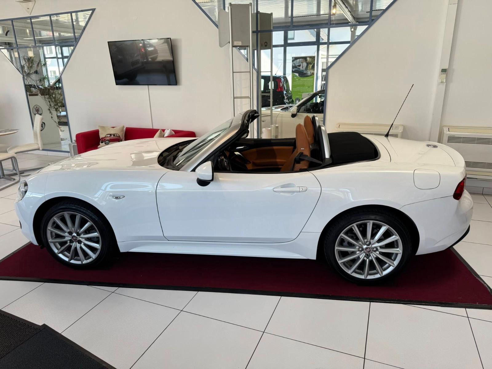 Fiat 124 Spider Lusso Perlmutt
