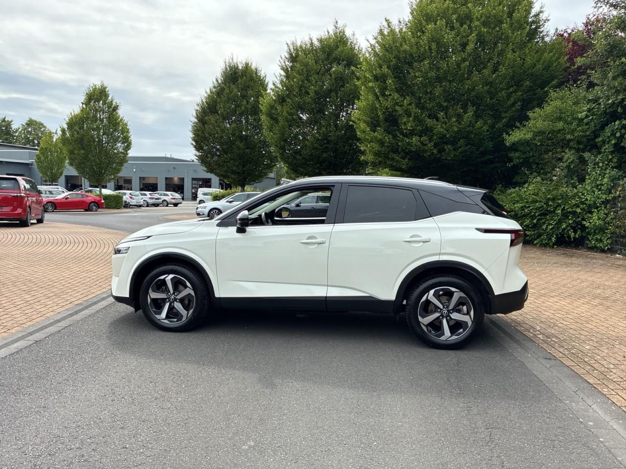 Nissan Qashqai 1.3 DIG-T N-Connecta+360+ACC+LED+APP+KEY