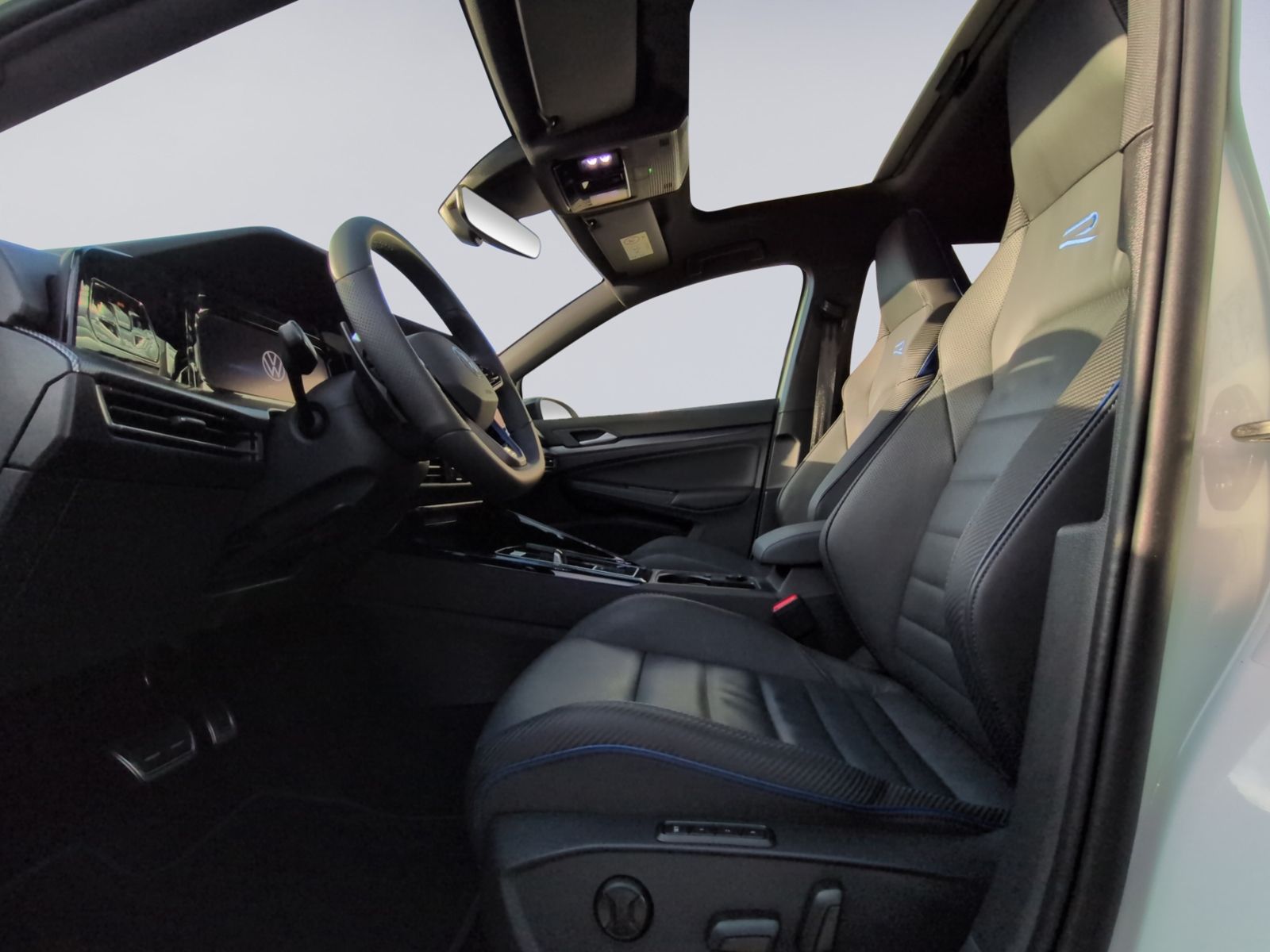 Golf VIII R BLACK EDITION 4MO AKRA+LEDER+PANO+