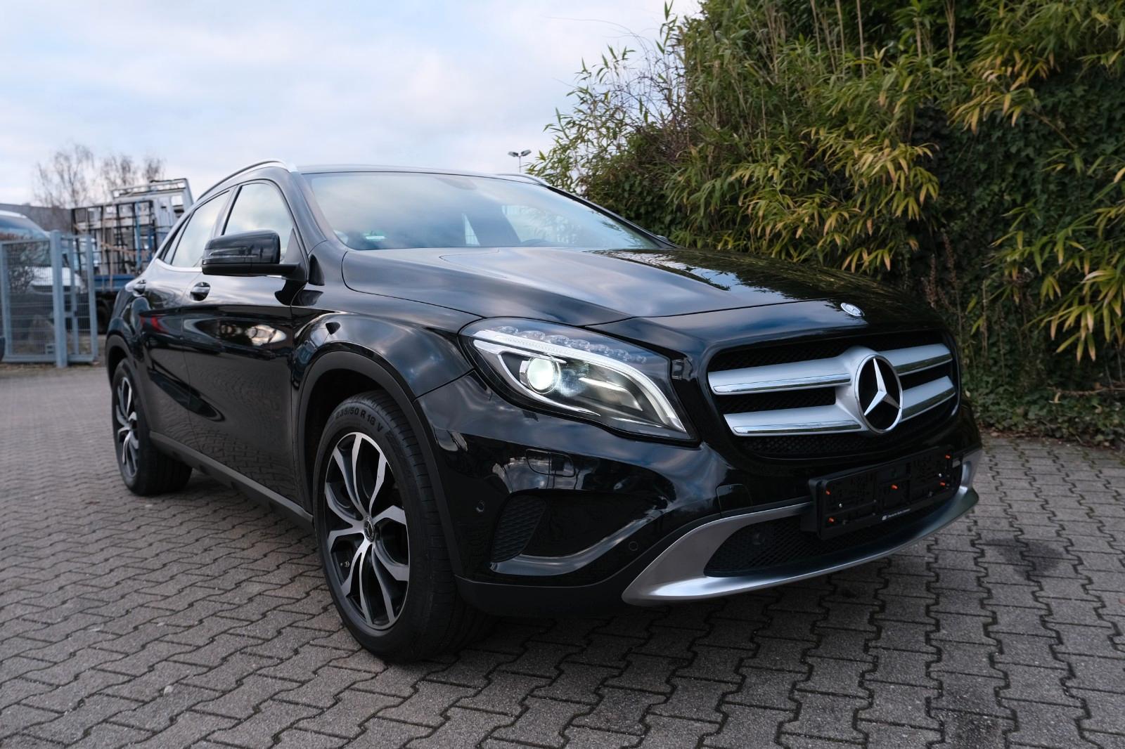 Mercedes-Benz GLA 180 Urban Teilleder Bi-Xenon LED PDC Euro 6