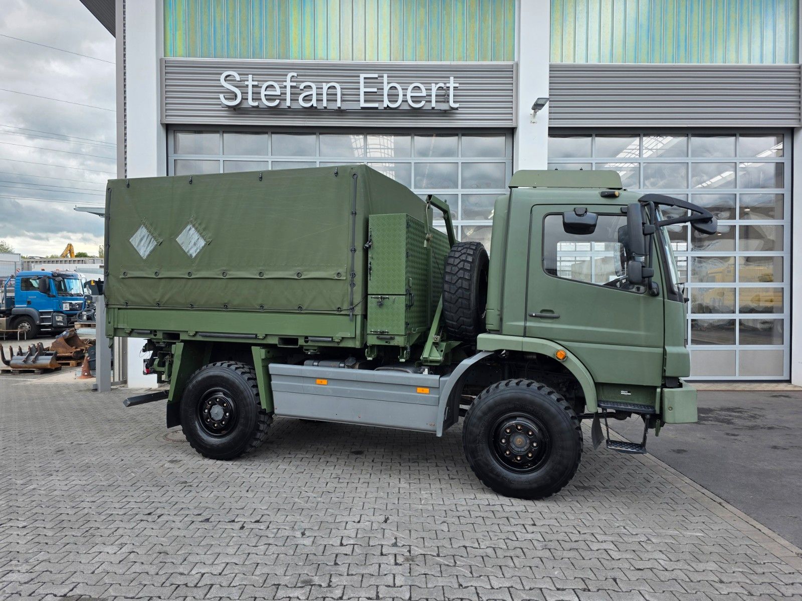 Fahrzeugabbildung Mercedes-Benz Atego 1018 A 4x4 Pritsche Plane mehrfach vorh.