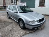 Skoda Octavia 1.6 Tour Combi / Klimaauto. / AHK / PDC - gebrauchte Skoda Octavia aus dem Jahr 2010