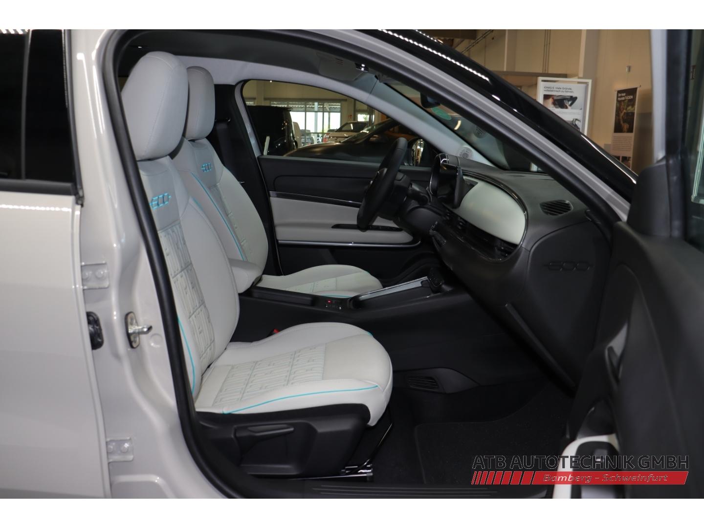 Fiat 600e MY25 La Prima 115 kW Navi Massagesitze LED 
