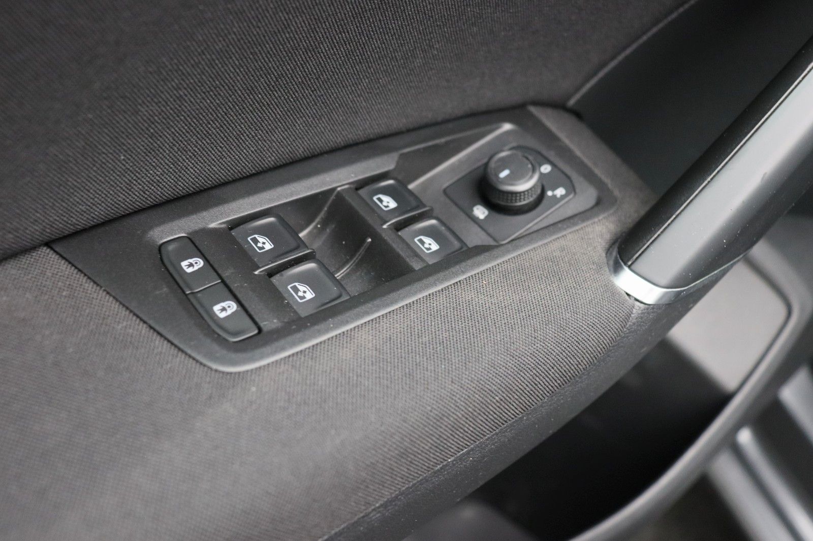 Fahrzeugabbildung Volkswagen Touran Comfortline ACC DSG AHK Massage