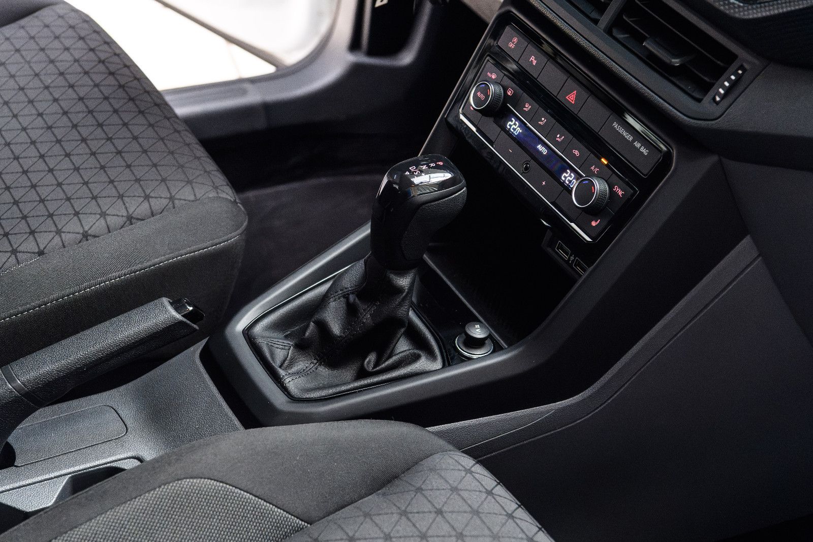 Fahrzeugabbildung Volkswagen T-Cross 1,0 DSG Life+ ACC+Kamera+Bluetooth