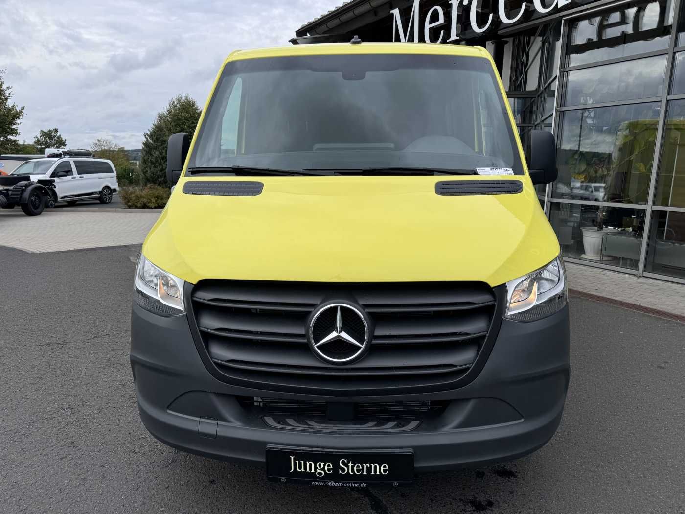 Fahrzeugabbildung Mercedes-Benz Sprinter 317 CDI Streckenbegleitfahrzeug BF3/BF4