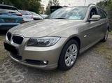 BMW 320i  / Automatik / 2. Hand / Scheclheftgepflegt - BMW aus 2010: Kombi