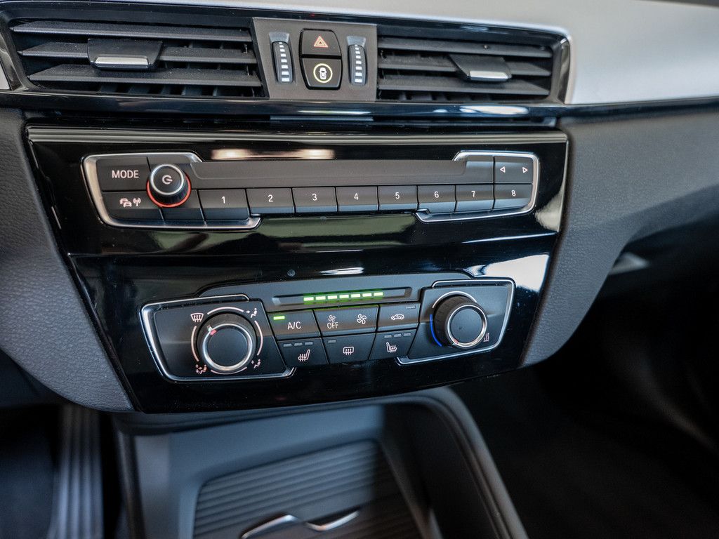 BMW X1 sDrive18d FACEL. PANO AHK NAVI SHZ PDC KLIMA foto 13
