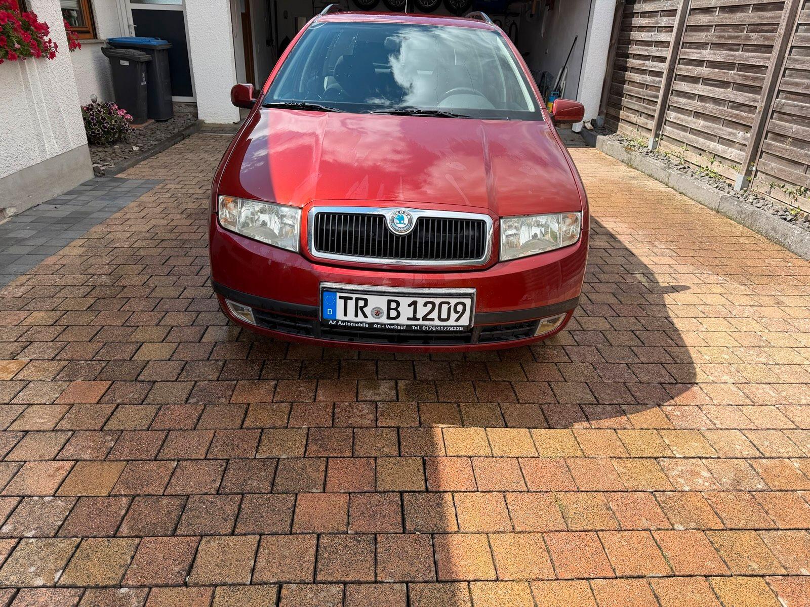 Skoda Fabia 2004 — вигляд ззаду