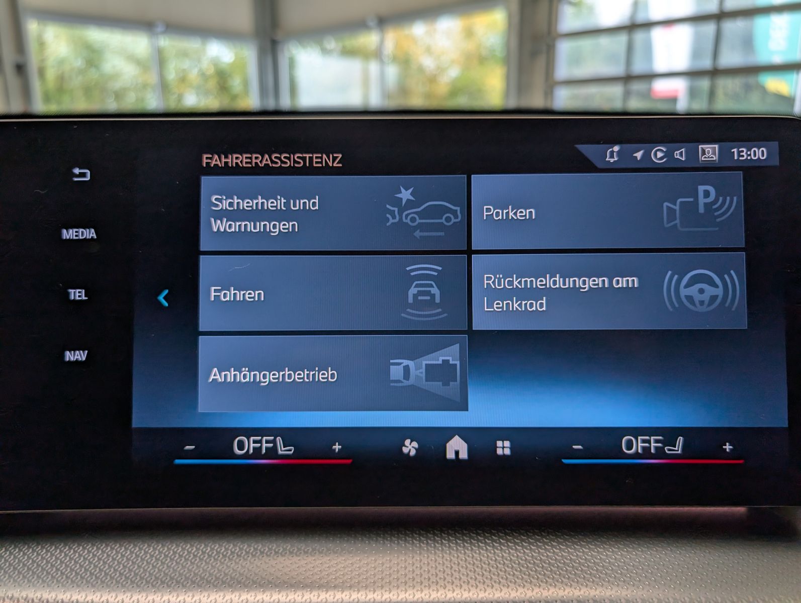 Fahrzeugabbildung BMW X1 18 d M-Sport Pano Premium-Travel-Paket AHK