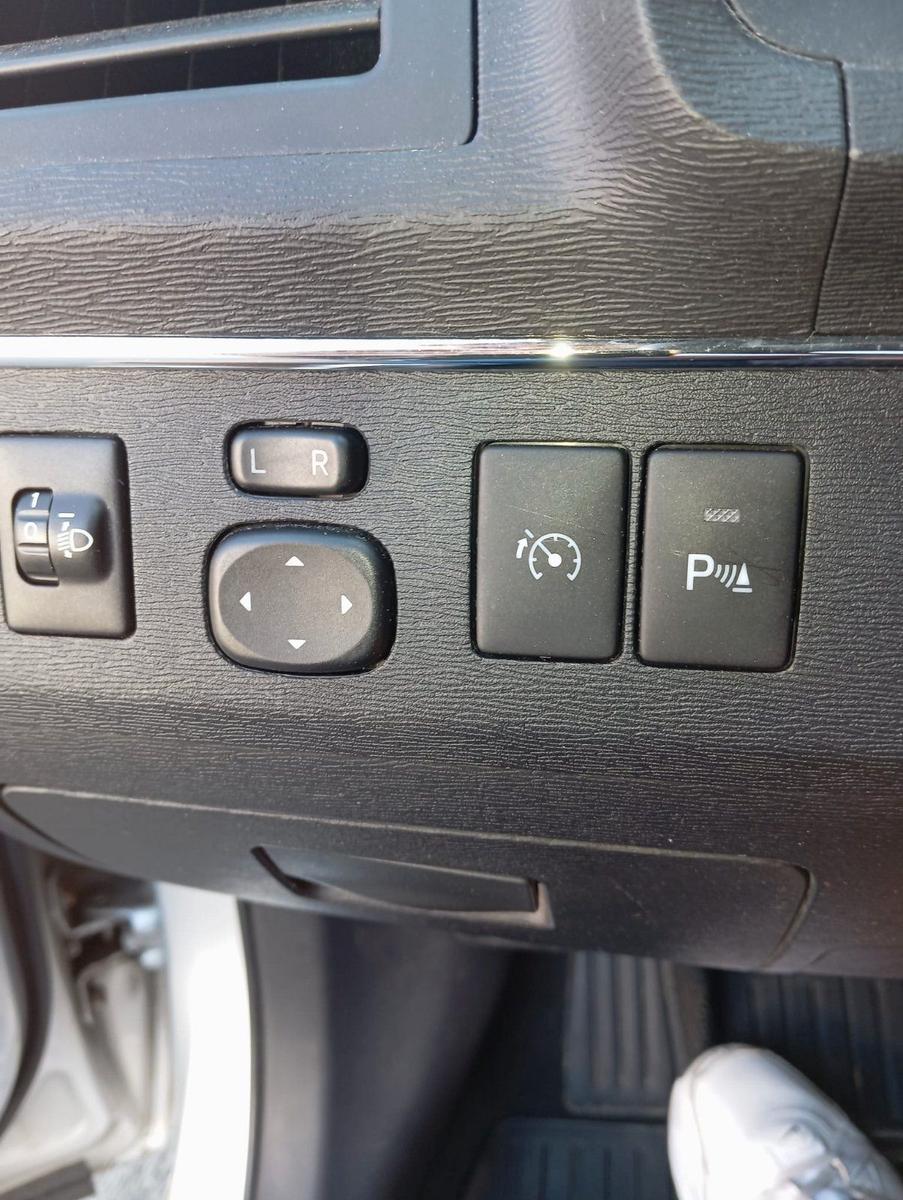 Toyota Avensis 2011 — photo 11