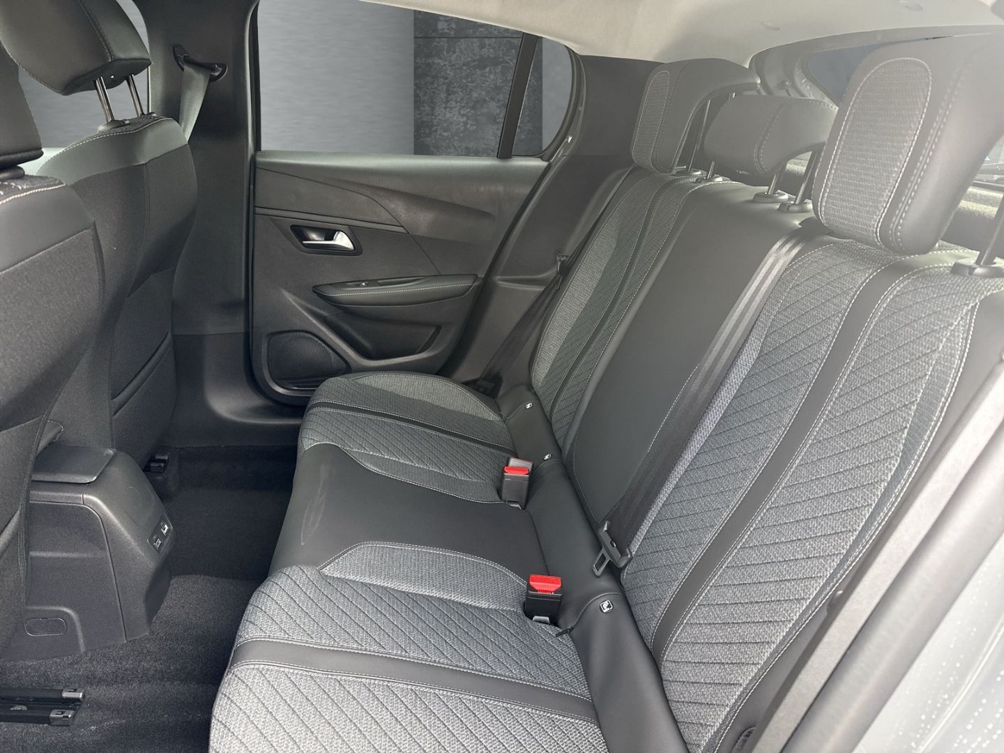 Peugeot 208 - Bild 9