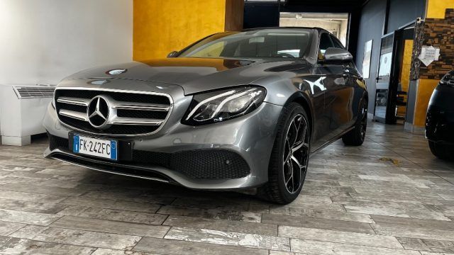 Image of Mercedes-Benz E 220