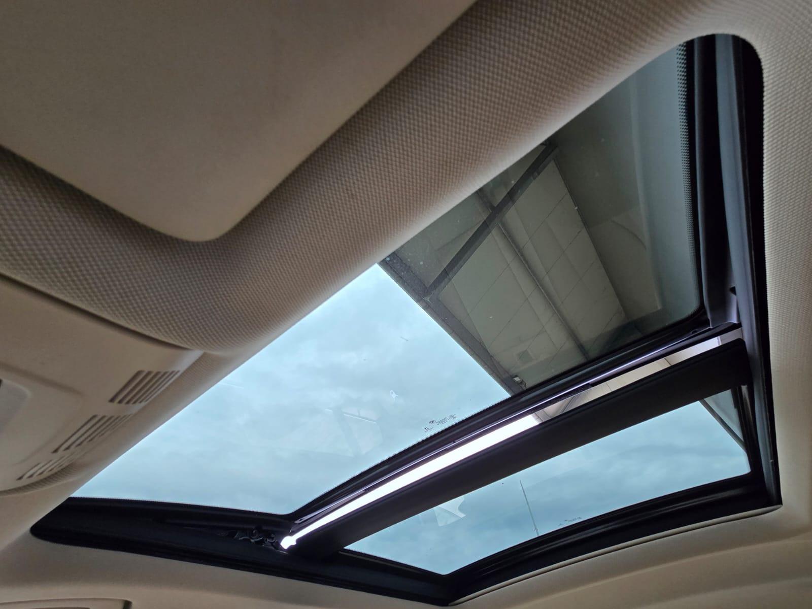 BMW 330 d xDrive F31 Luxury Line 258 ch - BVA - Cuir - HUD - Toit panoramique - GPS
