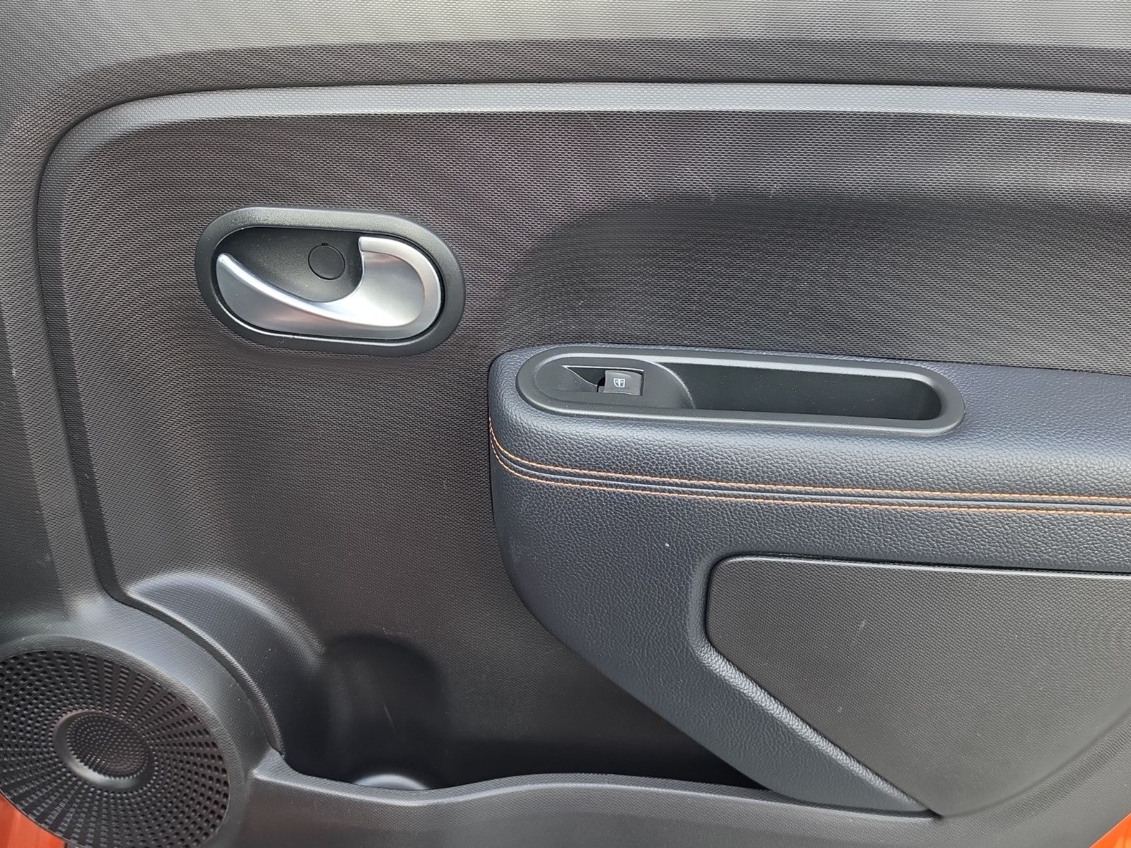 Fahrzeugabbildung Renault Twingo GT Tempomat SHZ PDC TÜV NEU