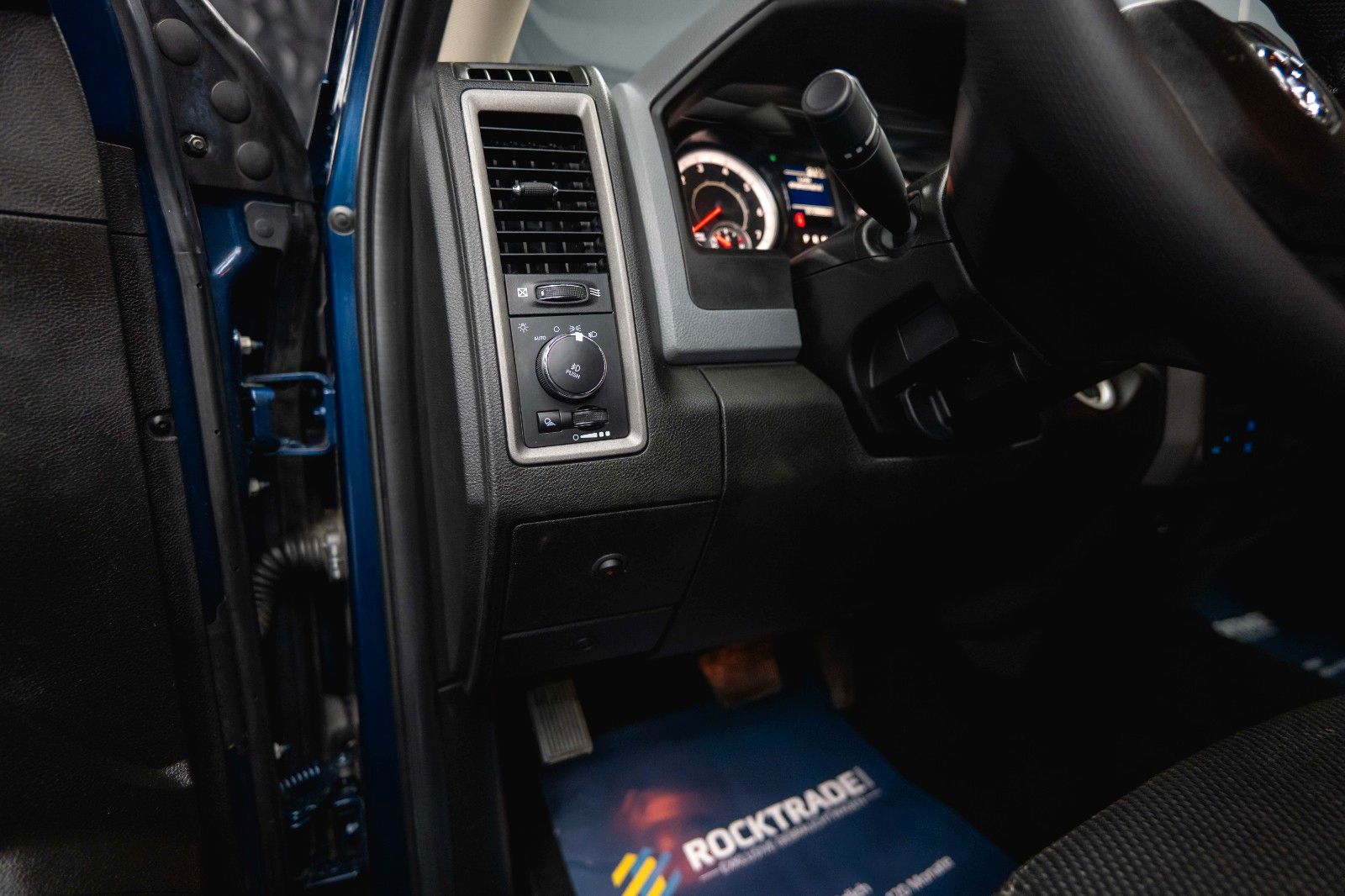 Fahrzeugabbildung Dodge RAM 5.7 V8 HEMI 4x4 OFFROAD Night-Paket *LED*AHK