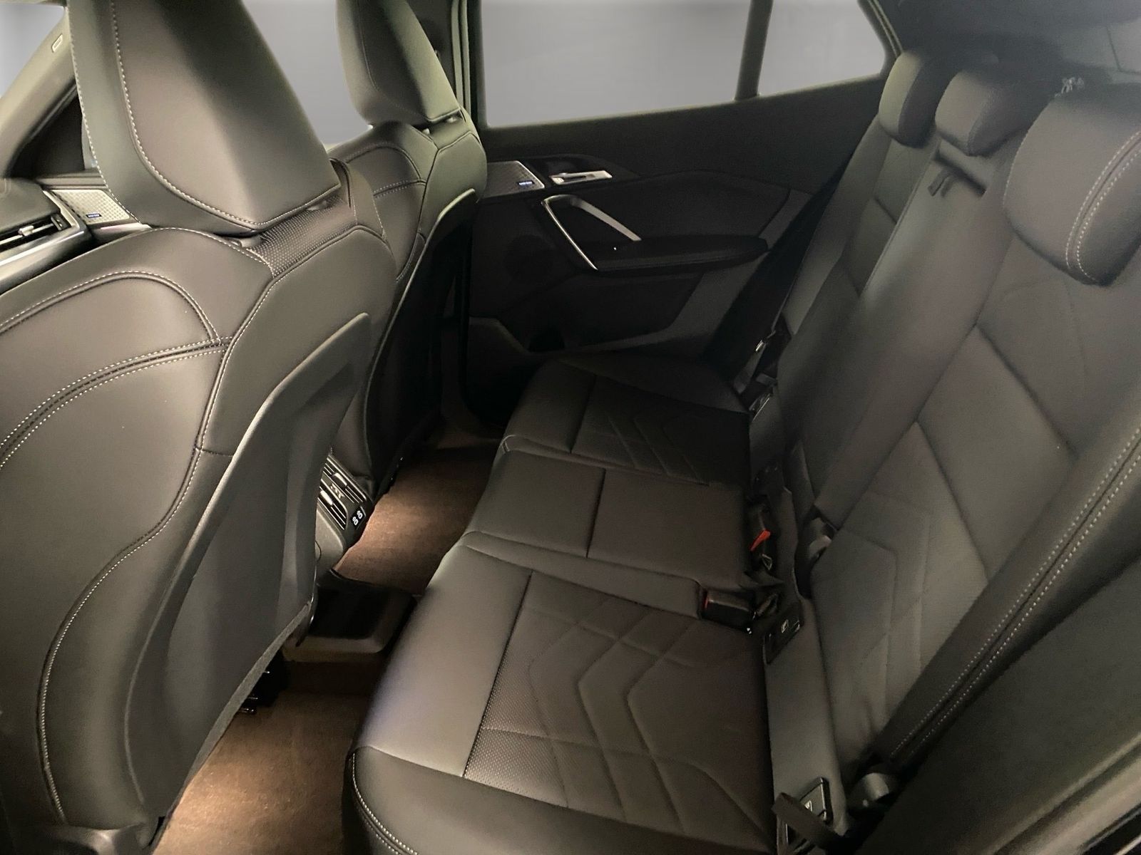 BMW iX2 - Bild 13