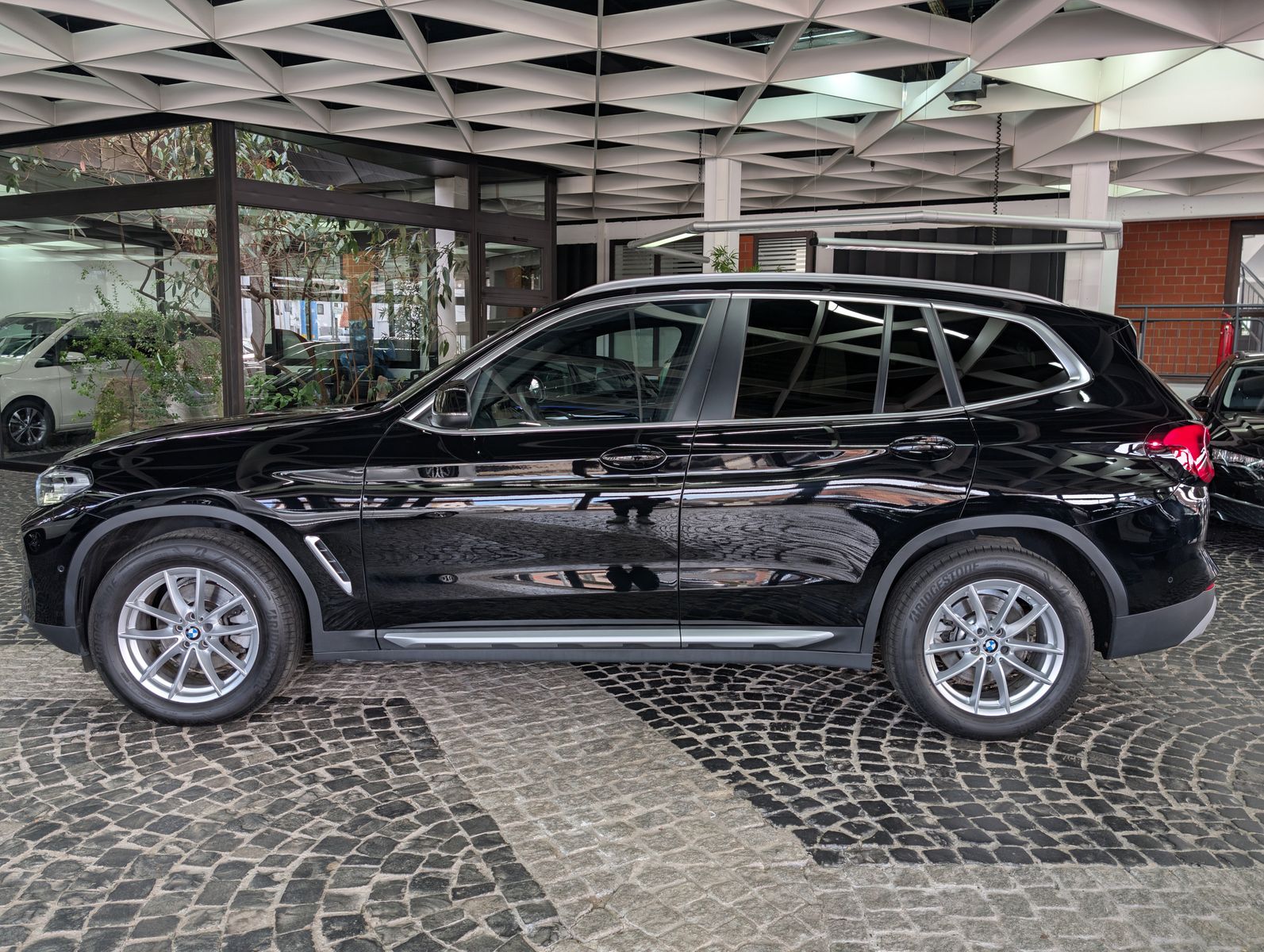 Fahrzeugabbildung BMW X3 xDrive 20d AHK LEDER StHz ACC LED KAM HIFI