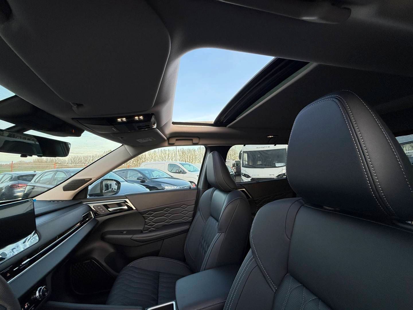 Fahrzeugabbildung Mitsubishi Outlander Plug-in TOP