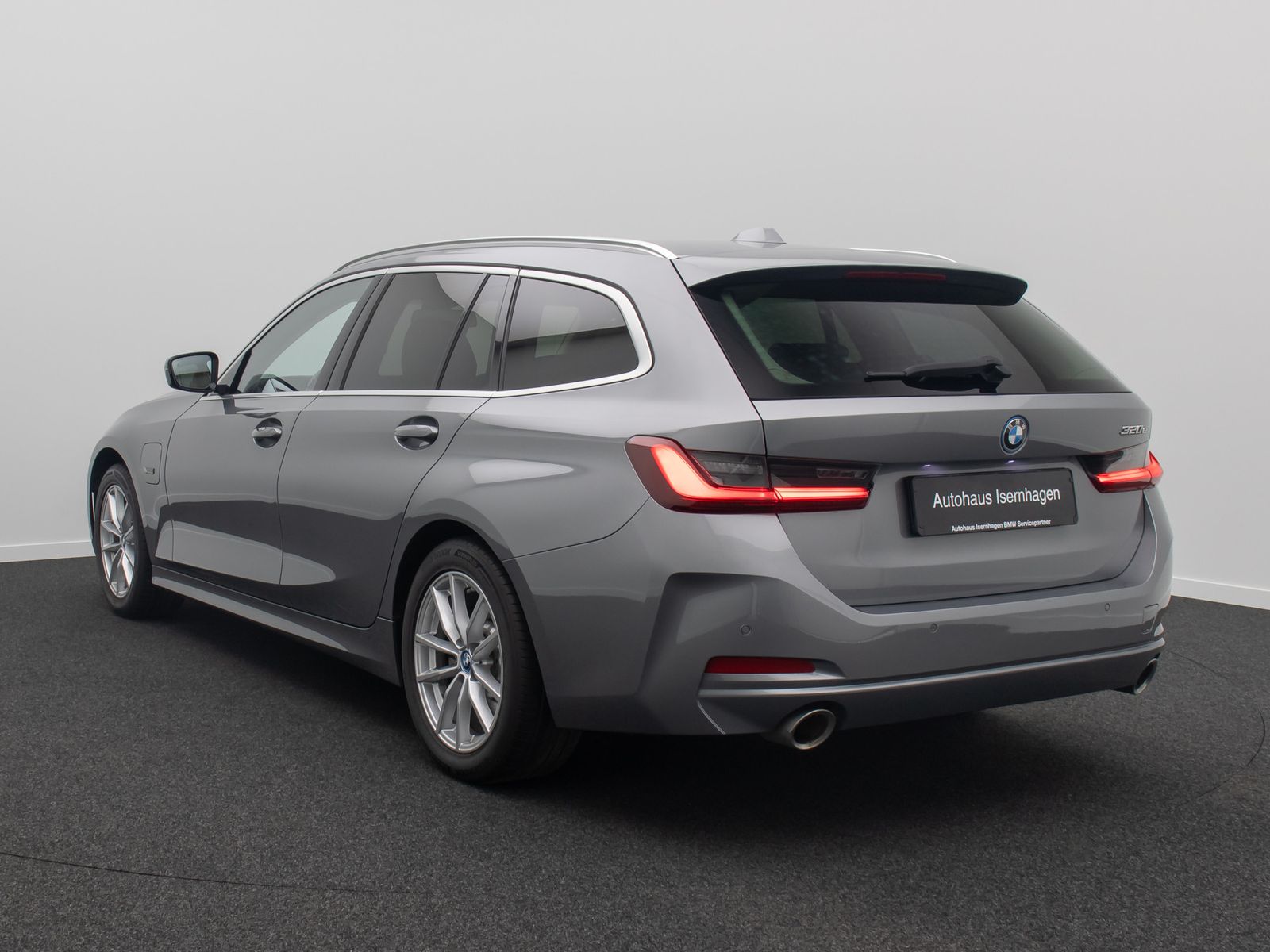 Fahrzeugabbildung BMW 320e Individual DAB HiFi Panorama Sport Leder