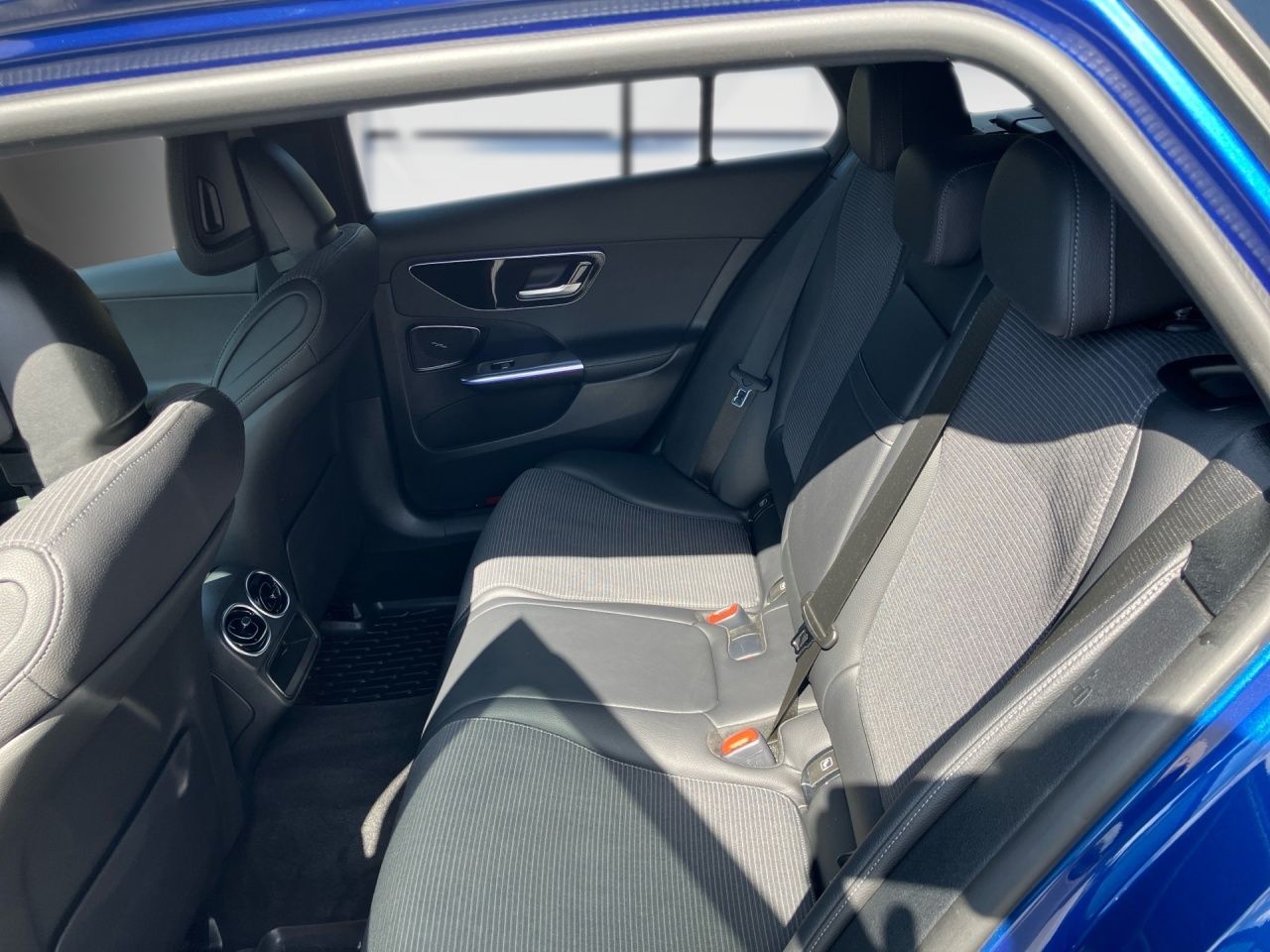 Fahrzeugabbildung Mercedes-Benz C 300 e T AVANTG+AHK+DIG.LIGHT+360+MEMORY+DISTR+