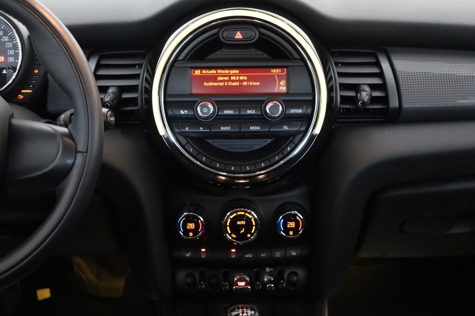 Fahrzeugabbildung MINI ONE FIRST Mini 5-trg. SH,PDC,8-fach bereift