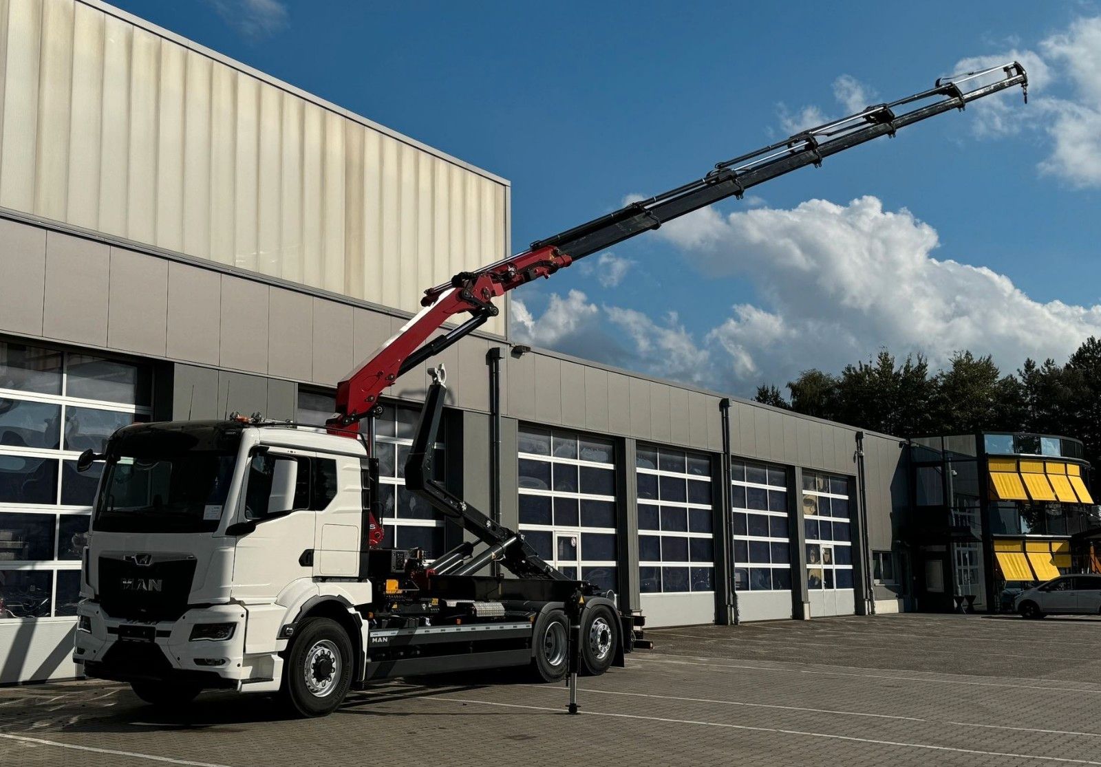 Fahrzeugabbildung MAN TGS 26.520 6x2H-4 Abrollkipper MEILLER+FASSI 235