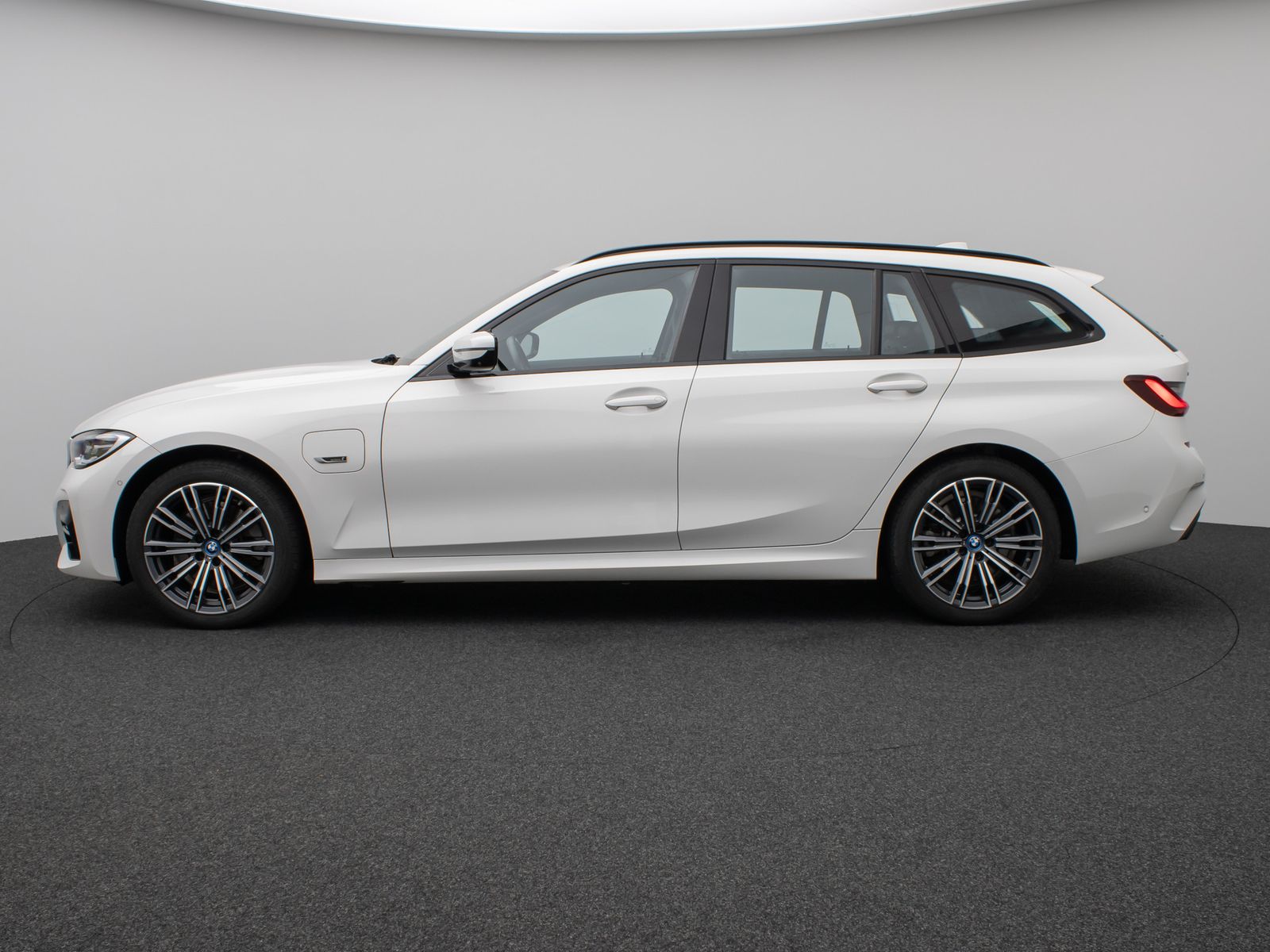 Fahrzeugabbildung BMW 320e xD M Sport 360°DAB HiFi Stop&Go Komfort LED