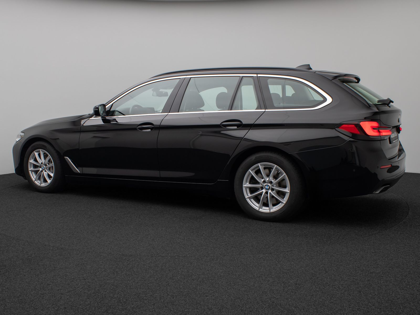 Fahrzeugabbildung BMW 530d xD Kamera HUD 4xKlima Komfort Alarm Sport