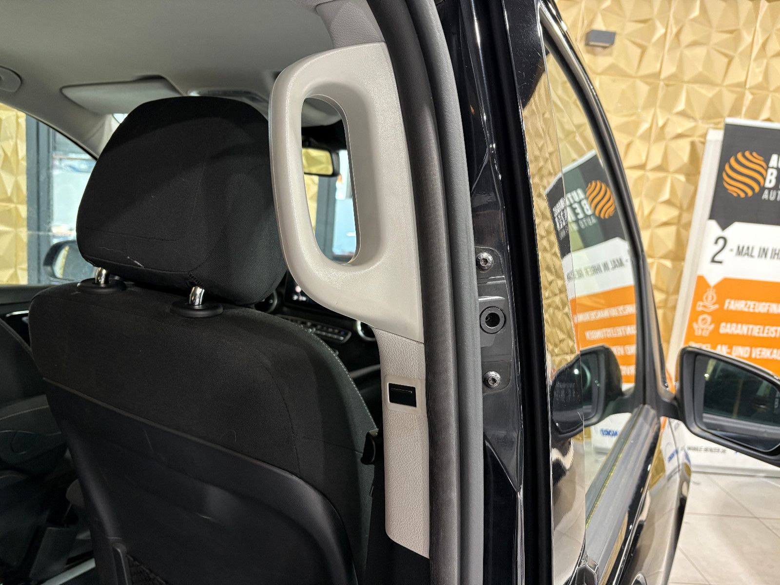 Fahrzeugabbildung Mercedes-Benz V 220d EDITION lang /8-SITZ/BURMESTER/KAMERA/