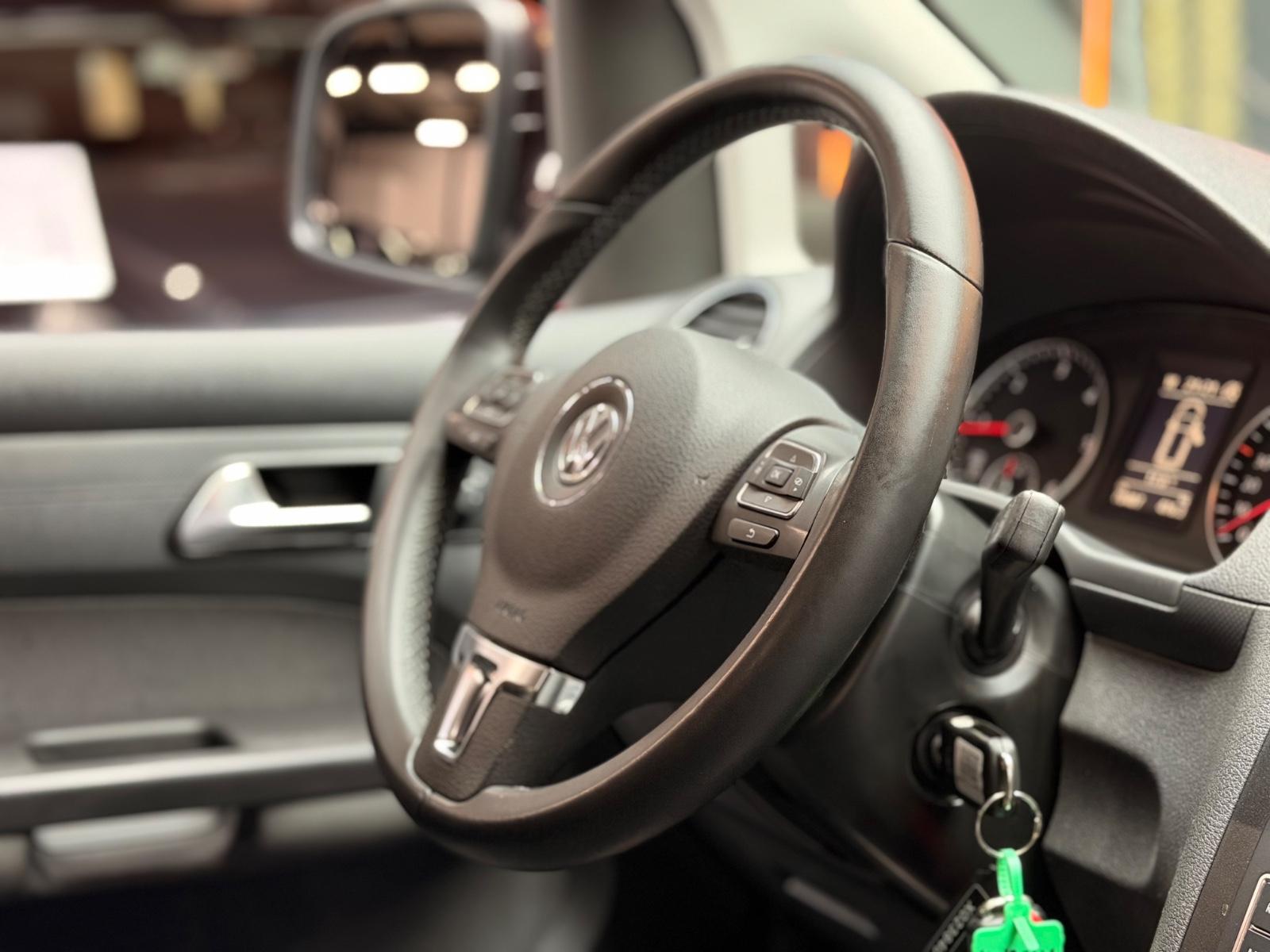 Volkswagen Caddy Maxi Kombi / Navi /7-Sitzer/Rollstuhl-Kran