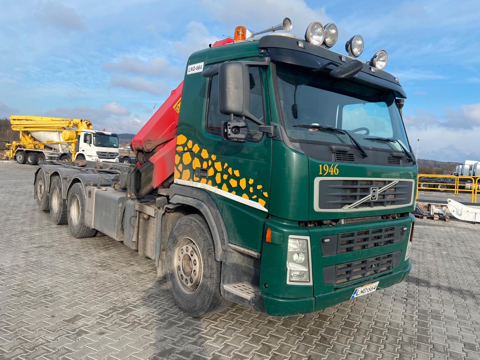 Volvo FM 440 PRITSCHE HMF CRANE