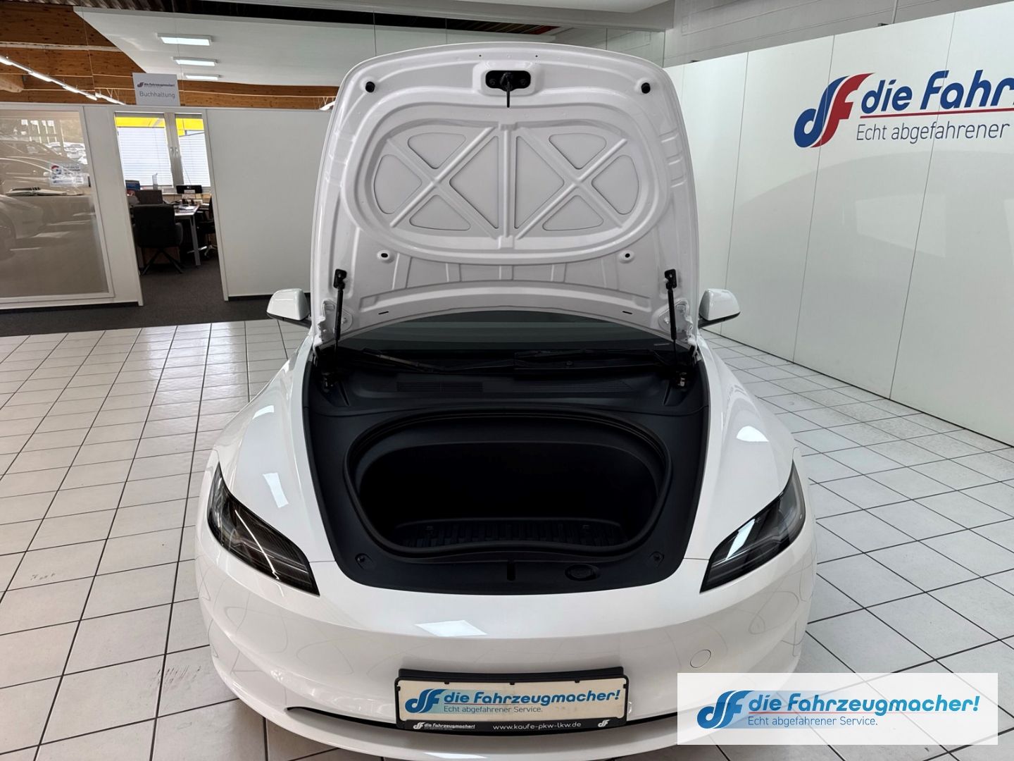 Fahrzeugabbildung Tesla Model 3 Basis RWD Leder Soundsystem ACC El. Heck