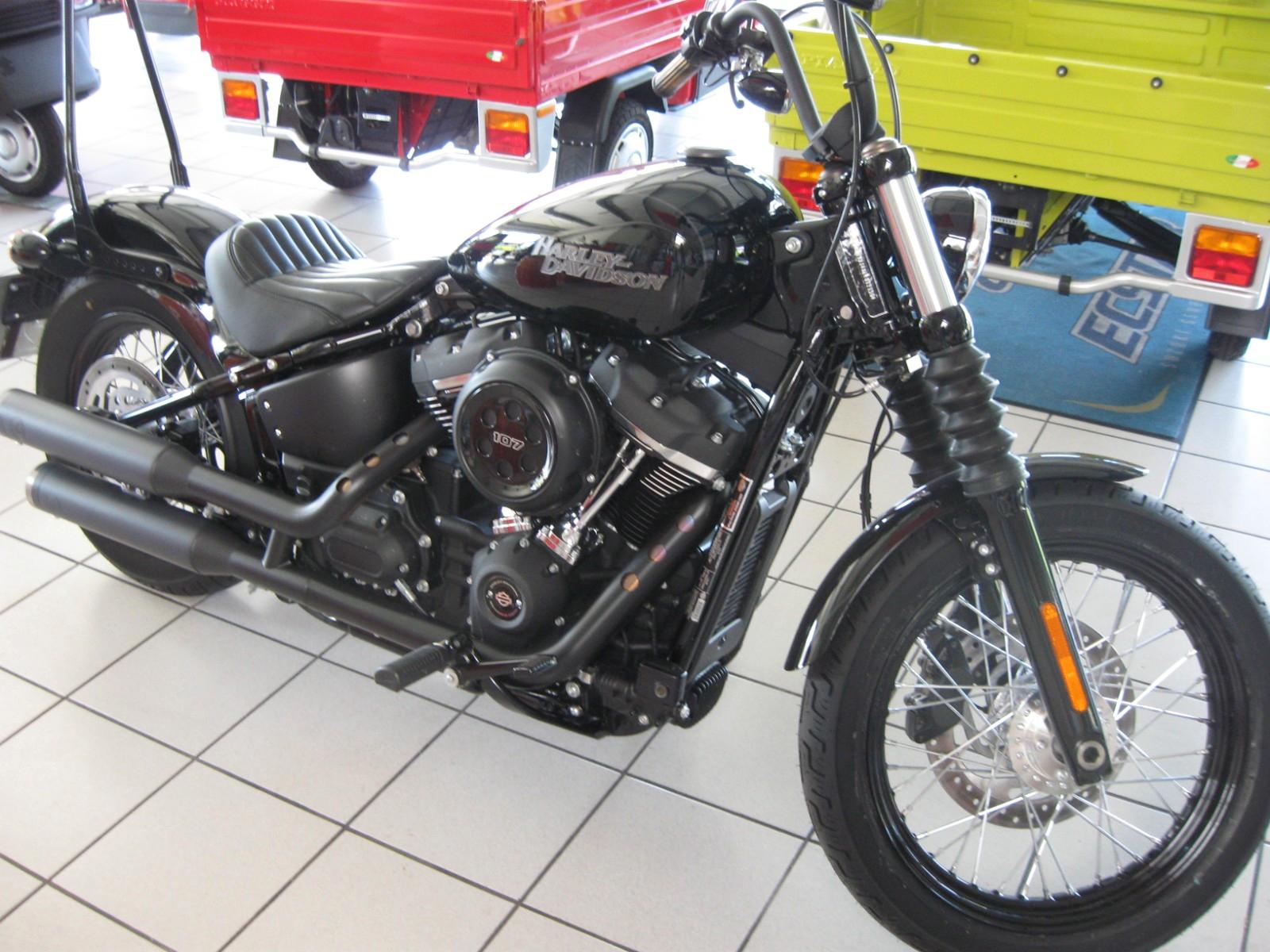 Harley-Davidson Street Bob 107 Klappenauspuff
