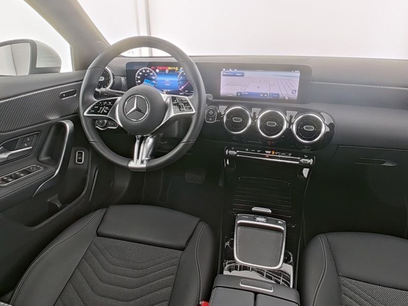 Fahrzeugabbildung Mercedes-Benz A 180 Progressive*LED*Kamera*CarPlay*Spurhalte*
