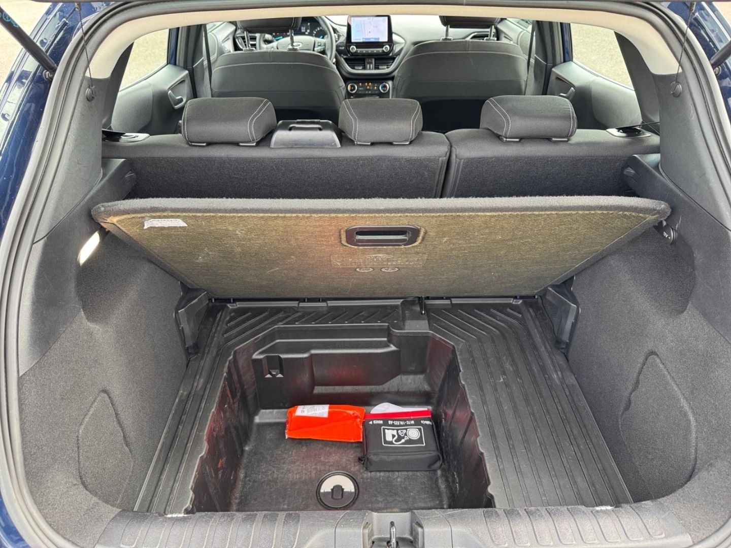 Fahrzeugabbildung Ford Puma Titanium, Winterpaket, schwarze Alus,Navi,N
