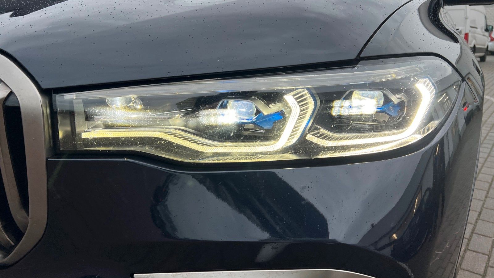 Fahrzeugabbildung BMW X7 M50 d *H/K*360°*PANO*AHK*M-Paket*HUD*Mietkauf