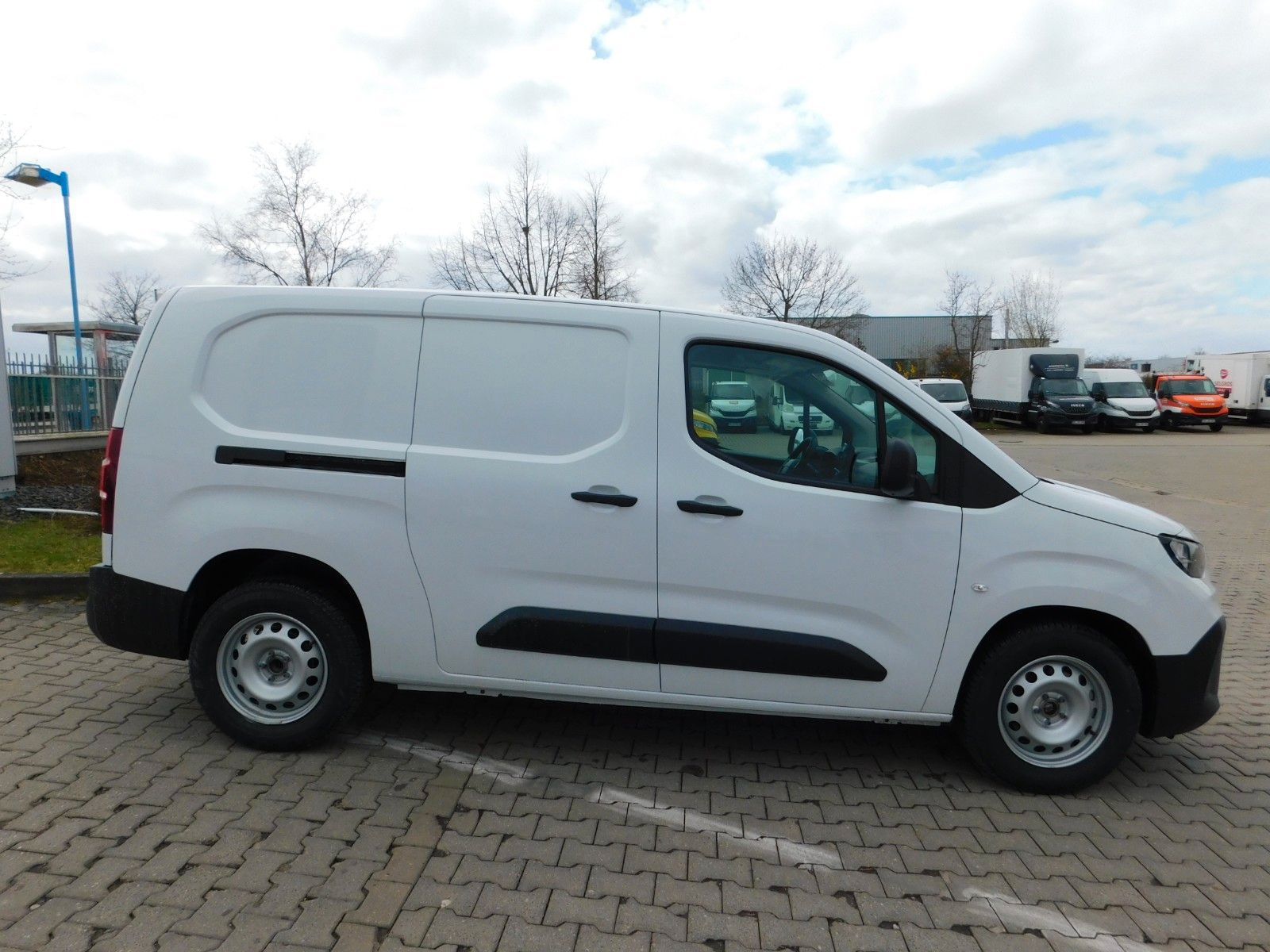 Fahrzeugabbildung Fiat Doblò Kastenwagen XL 1.5 Diesel 75 kW