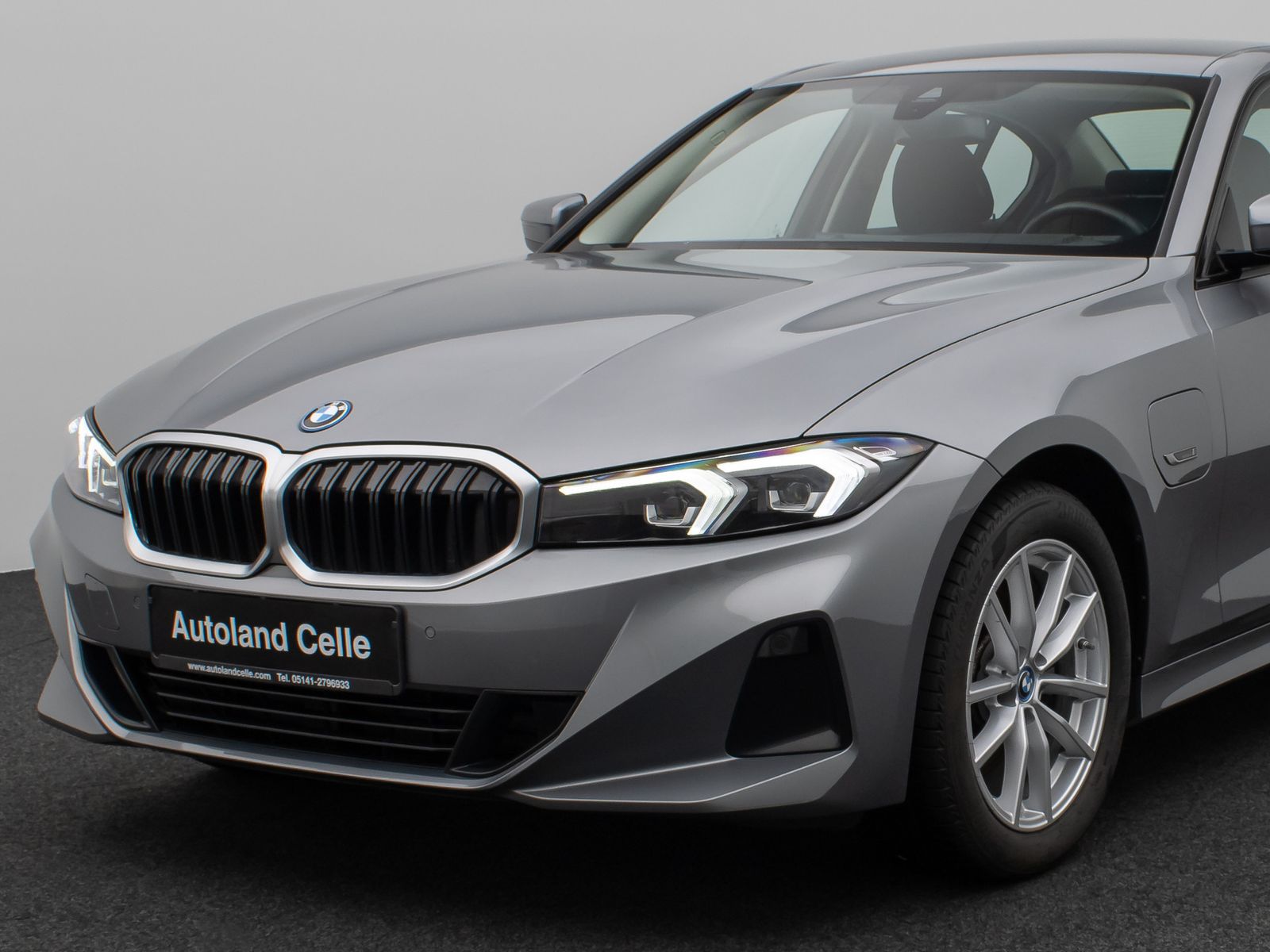 Fahrzeugabbildung BMW 320e DAB HUD Komfort LED Sport Stop&Go 17Zoll