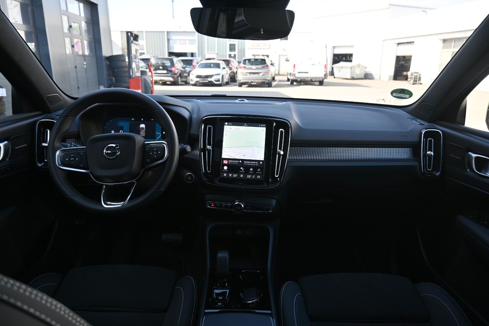 Fahrzeugabbildung Volvo XC40 B3 Plus Dark*LED*PANO*360*H&K*BLIS