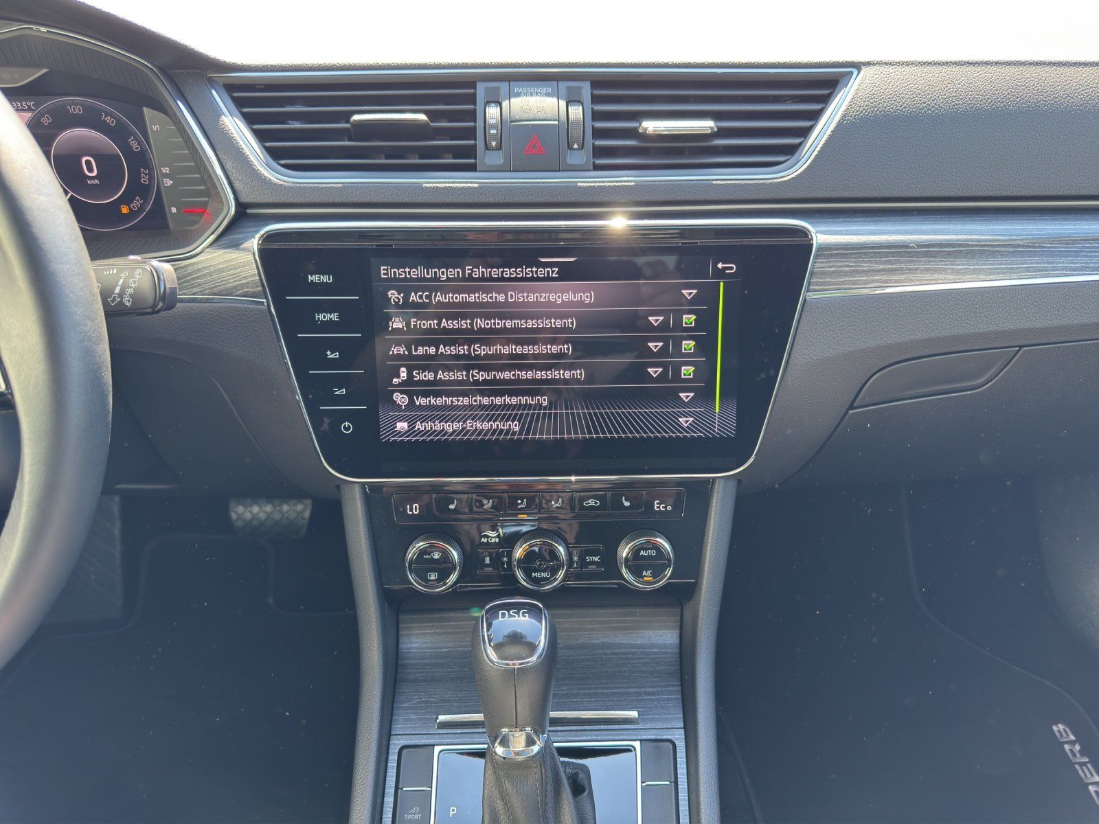 Fahrzeugabbildung SKODA Superb Combi 1.4 TSI iV DSG/AHK/PANO/STHZG/360°/