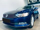 Volkswagen Passat 2.0 TDI SCR 140kW DSG 4M Highl. Varia... - Volkswagen Passat: Blau