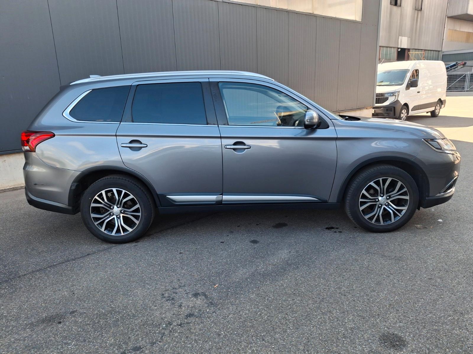 Mitsubishi Outlander Plus 4WD-Xenon-AHK-1 HAND