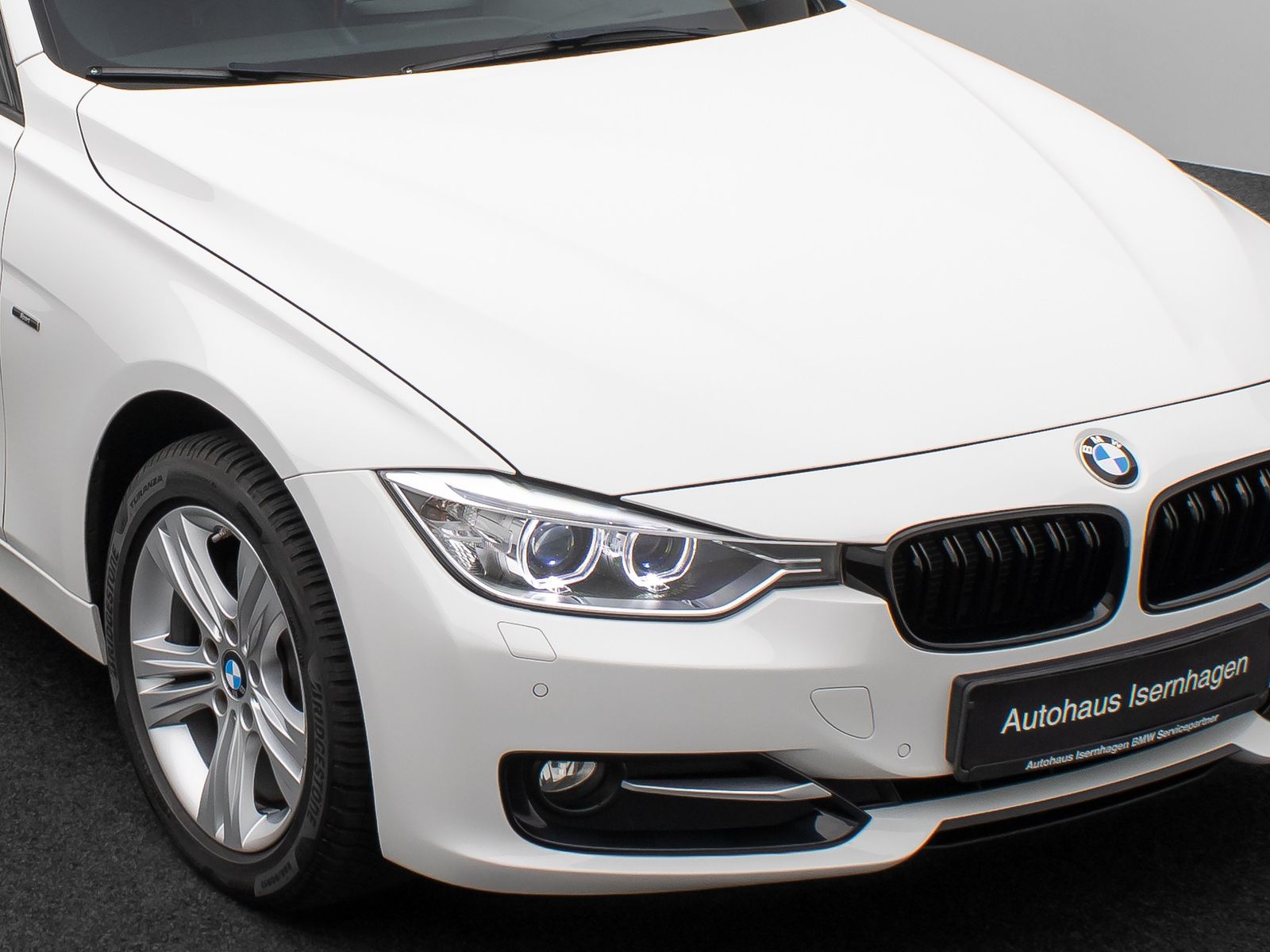 Fahrzeugabbildung BMW 320d Sport Line Xenon NaviPro HUD PDC FernlichtA