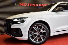 Fahrzeugabbildung Audi SQ8 4.0 TDI quattro Matrix Pano ACC B&O Carb 22"