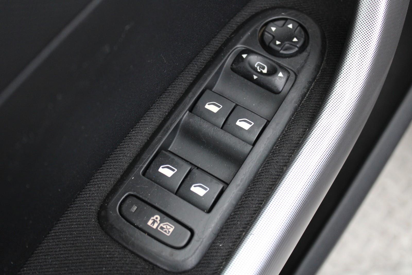 Peugeot 308 2008 — photo 10