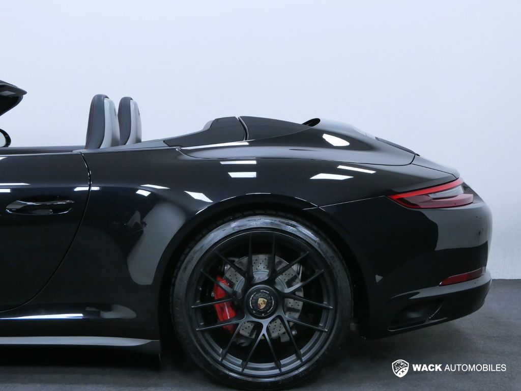 PORSCHE 911 2018