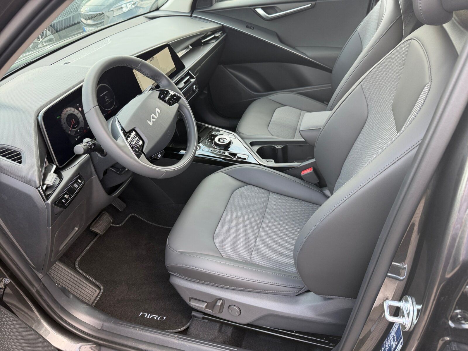 Fahrzeugabbildung Kia NIRO 1.6 HEV 129 DCT VISION KOM STY Navi/Autom.