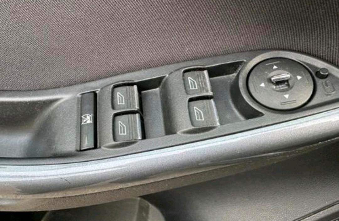 Ford Focus 2013 — фото 10