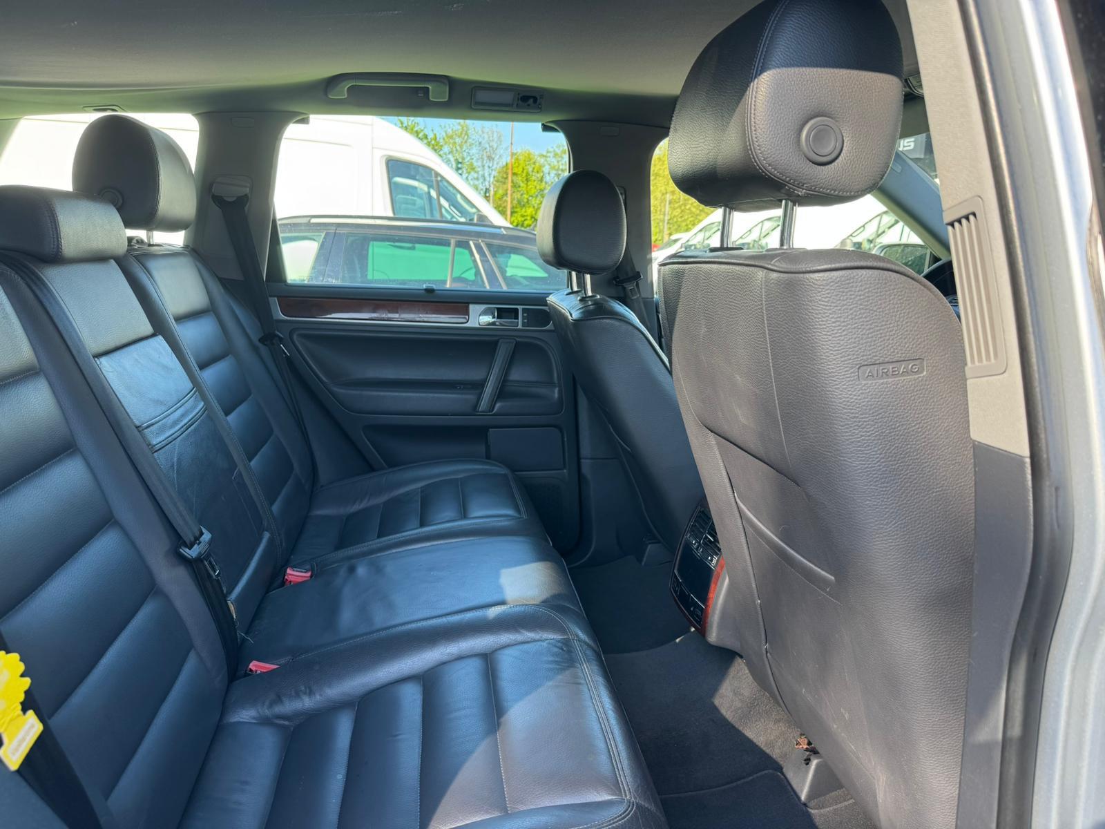 Volkswagen Touareg 2005 — photo 24